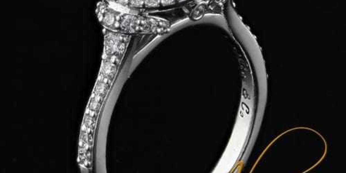 Platinum Oval Engagement Rings